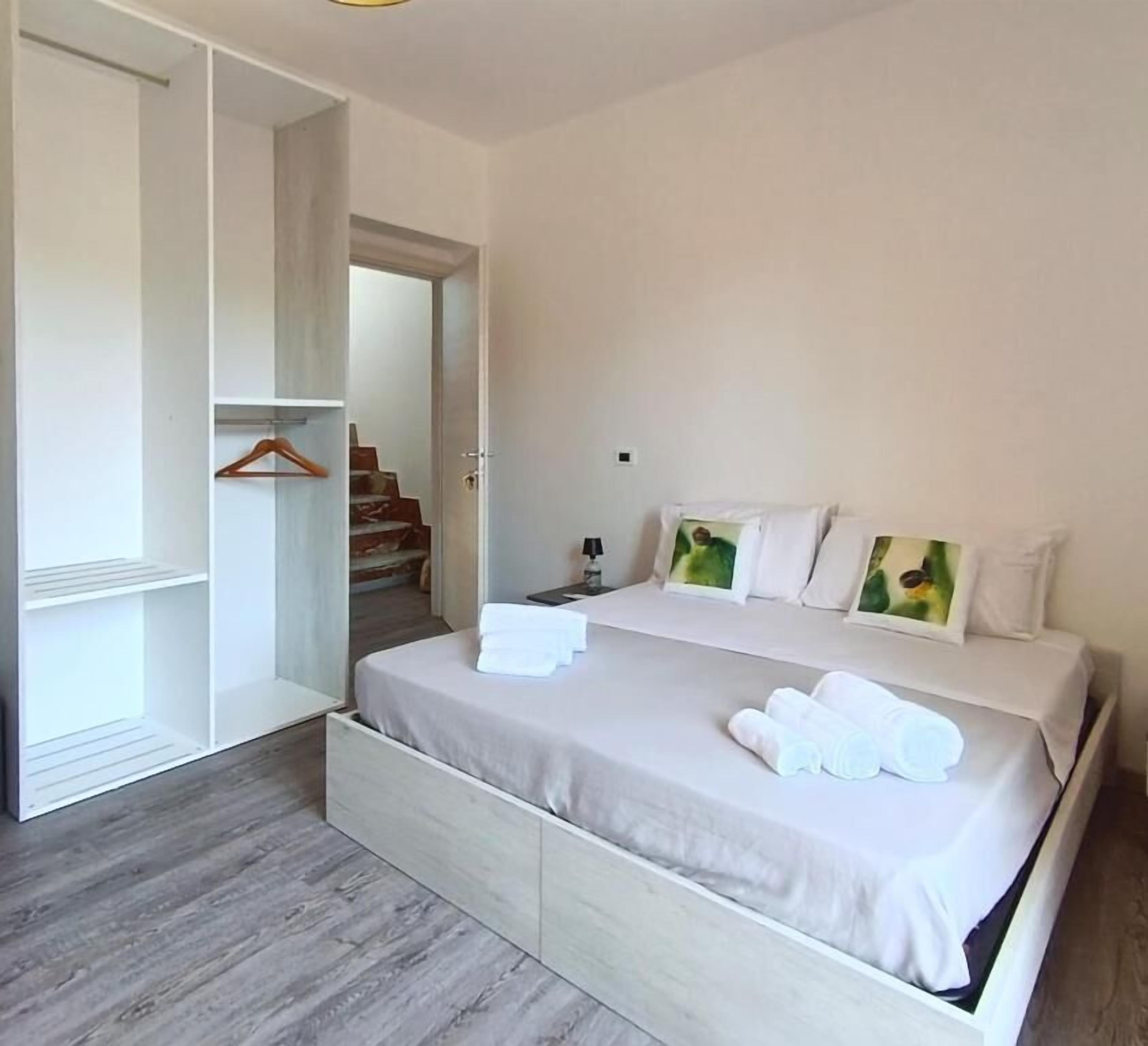 Deluxe-Doppel- oder -Zweibettzimmer, Balkon, Stadtblick | Schreibtisch, laptopgeeigneter Arbeitsplatz, kostenloses WLAN