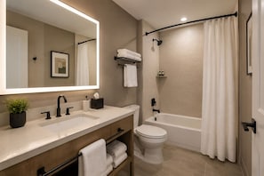 Comfort-Apartment | Badezimmer | Kostenlose Toilettenartikel, Haartrockner, Handtücher, Seife