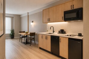 Comfort-Apartment | Eigene Küche | Kühlschrank, Mikrowelle, Ofen, Herdplatte
