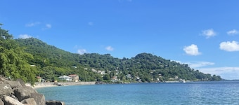 Lovely new 1-bed apartment in St. George's near beach, Underwater Sculpture Park