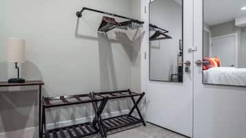 3 bedrooms, desk, iron/ironing board, WiFi