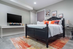Desk, iron/ironing board, WiFi, bed sheets