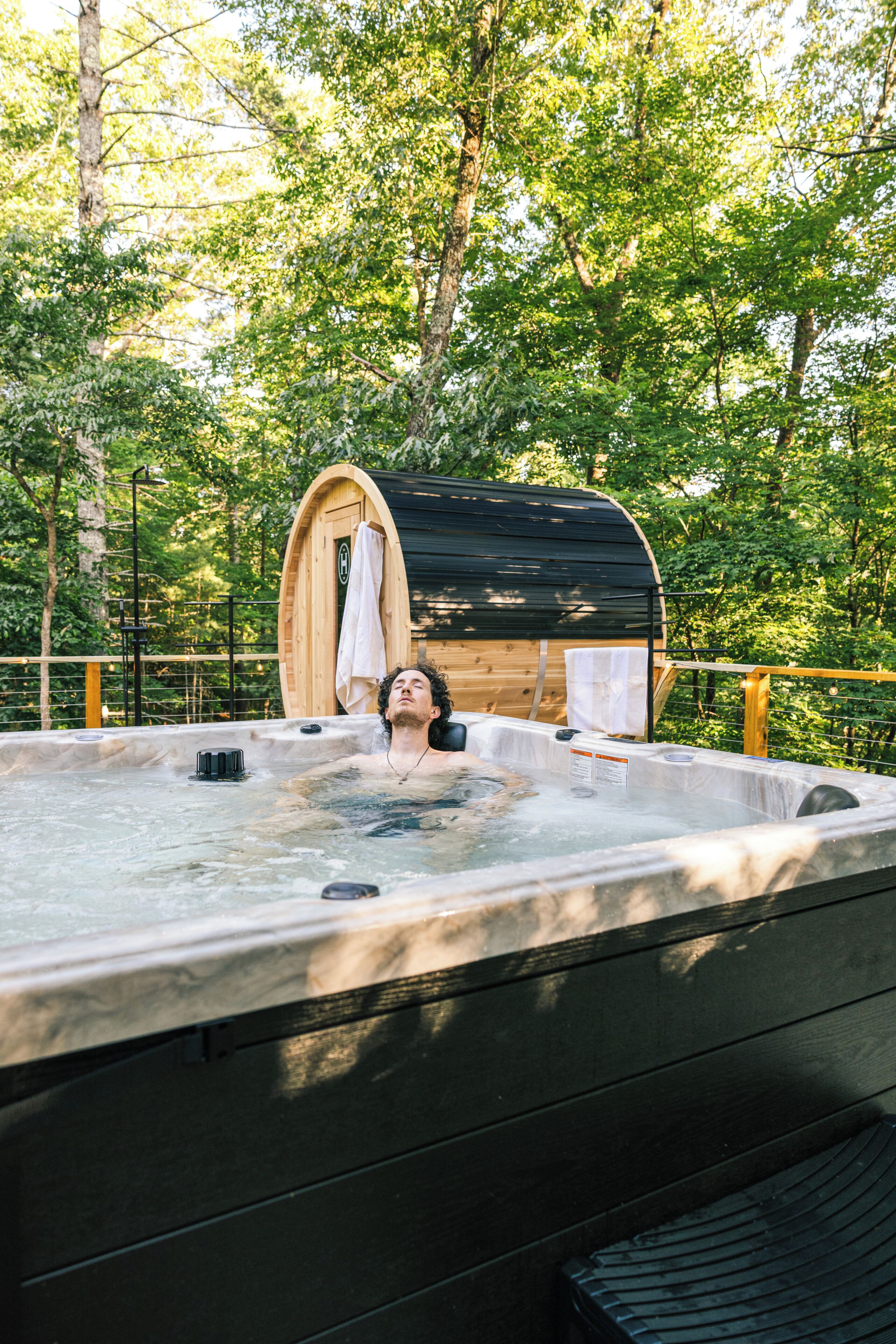 Outdoor spa tub