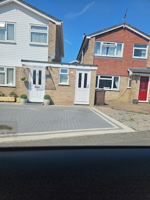 Exterior detail - Big 3 Bedroom house 4 min walk from Chadwell Heath Station. (Dagenham)
