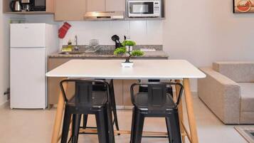 Apartment, City View | Private kitchen