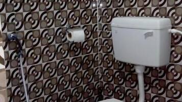 Shower, free toiletries, towels, soap