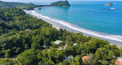 Beautiful 1-bedroom hotel suites with AC in Manuel Antonio