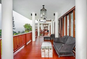 Double Room, 1 King Bed | Terrace/patio - Louis Kienne Bandungan (Bandungan)
