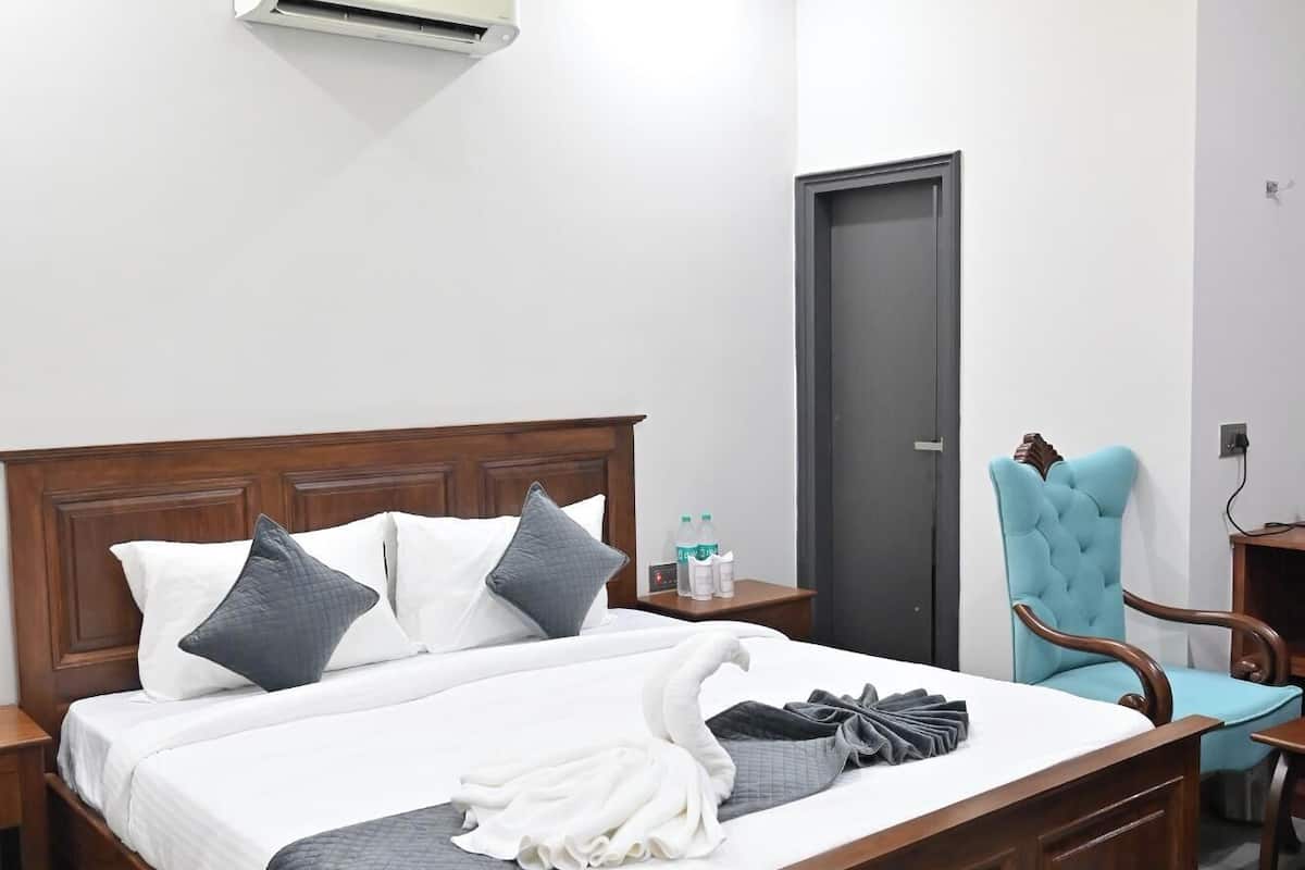 Deluxe Double Room, City View