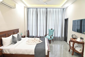Superior Double Room, City View | Desk, free WiFi - Devaan Hotel Haryana (Sirsa)