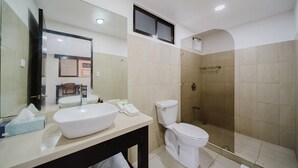 A bathroom with a large sink, toilet, and walk-in shower. - Cozy Beach Escape - Steps from Manuel Antonio Beach - Economy Room (Manuel Antonio)