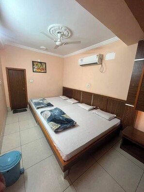 Room - HOTEL SHREE KARNI INDAR PALACE (Deshnok)