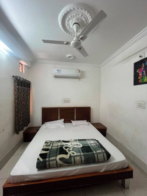 Room - HOTEL SHREE KARNI INDAR PALACE (Deshnok)