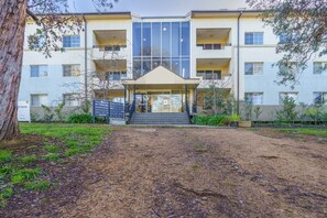 Exterior - Haig Park and Braddon Dining at Your Doorstep (Braddon)