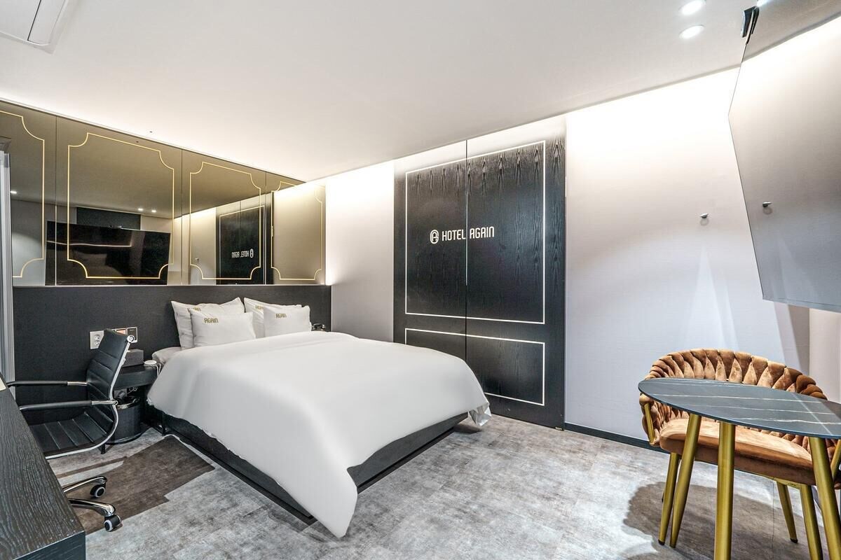 Habitación Business doble, 1 cama de matrimonio, no fumadores, vistas a la ciudad | Escritorio, espacio para trabajar con un portátil, wifi gratis