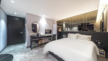 Deluxe Double Room, 1 Queen Bed, Private Bathroom, City View | Desk, laptop workspace, WiFi (free)