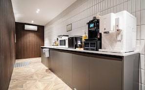 Mini-fridge, shared microwave - Hotel Again (Cheongju)