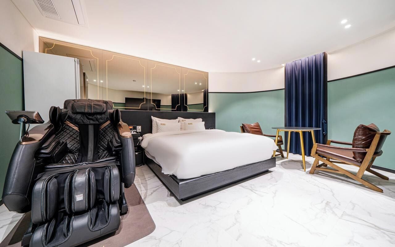Premium Double Room | Desk, laptop workspace, WiFi (free)
