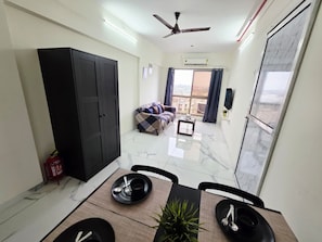 Dining - 1Bhk Service Apartment In BKC Crown - 1208 By Florastays (Mumbai)