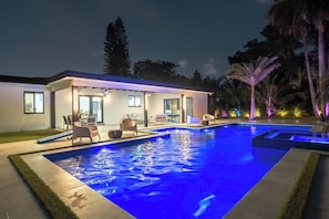 A modern house with a swimming pool, outdoor seating, and a well-lit patio area. - Villa Bellavista, Tropical 5BR Oasis with Private Pool (NE)
