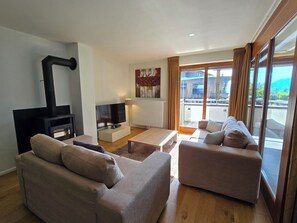Fernseher, Kamin