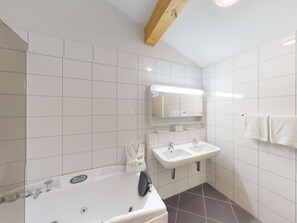 Bathroom - Walensee House & Apartments, (Unterterzen), by Interhome (Unterterzen)