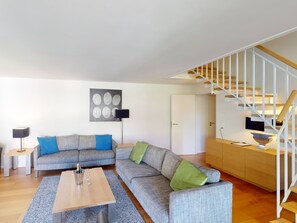 TV, fireplace - Walensee House & Apartments, (Unterterzen), by Interhome (Unterterzen)