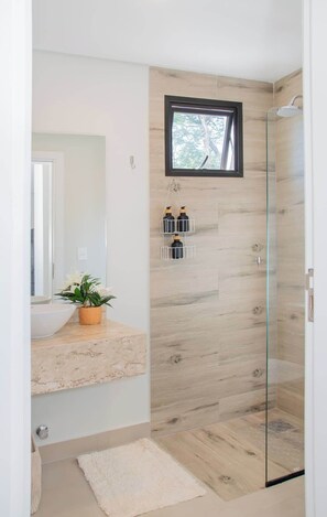Apartamento, balcón, vistas a la ciudad | Baño