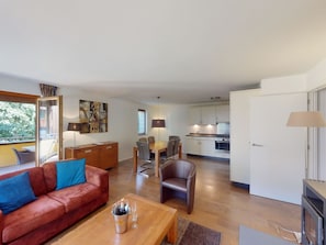 TV, fireplace - Walensee House & Apartments, (Unterterzen), by Interhome (Unterterzen)