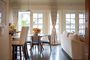 Interior - Spacious Elegant Family Retreat | Near UBC & DT (Vancouver)