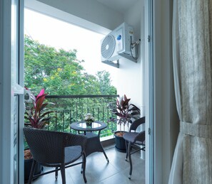 Comfort Apartment, 1 Queen Bed, Non Smoking, Balcony | Dining - Buteak Suites Koramangala Club Rd (Bengaluru)