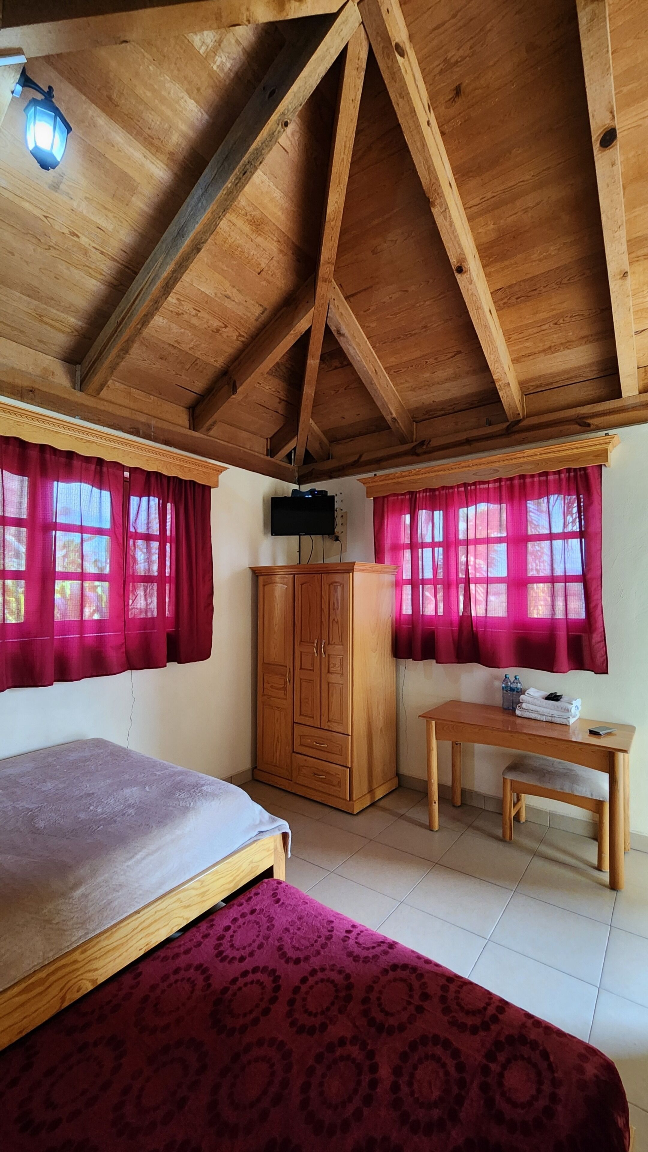 Ferros/tábuas de passar roupa, Wi-Fi, roupa de cama