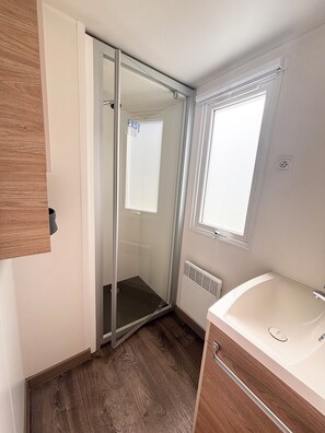 Bathroom - Vrbo Property (Pont-Aven)
