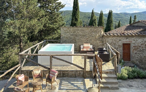 Terrace/patio - Amazing home in Palazzo del Pero (AR) with WiFi (Palazzo del Pero (AR))
