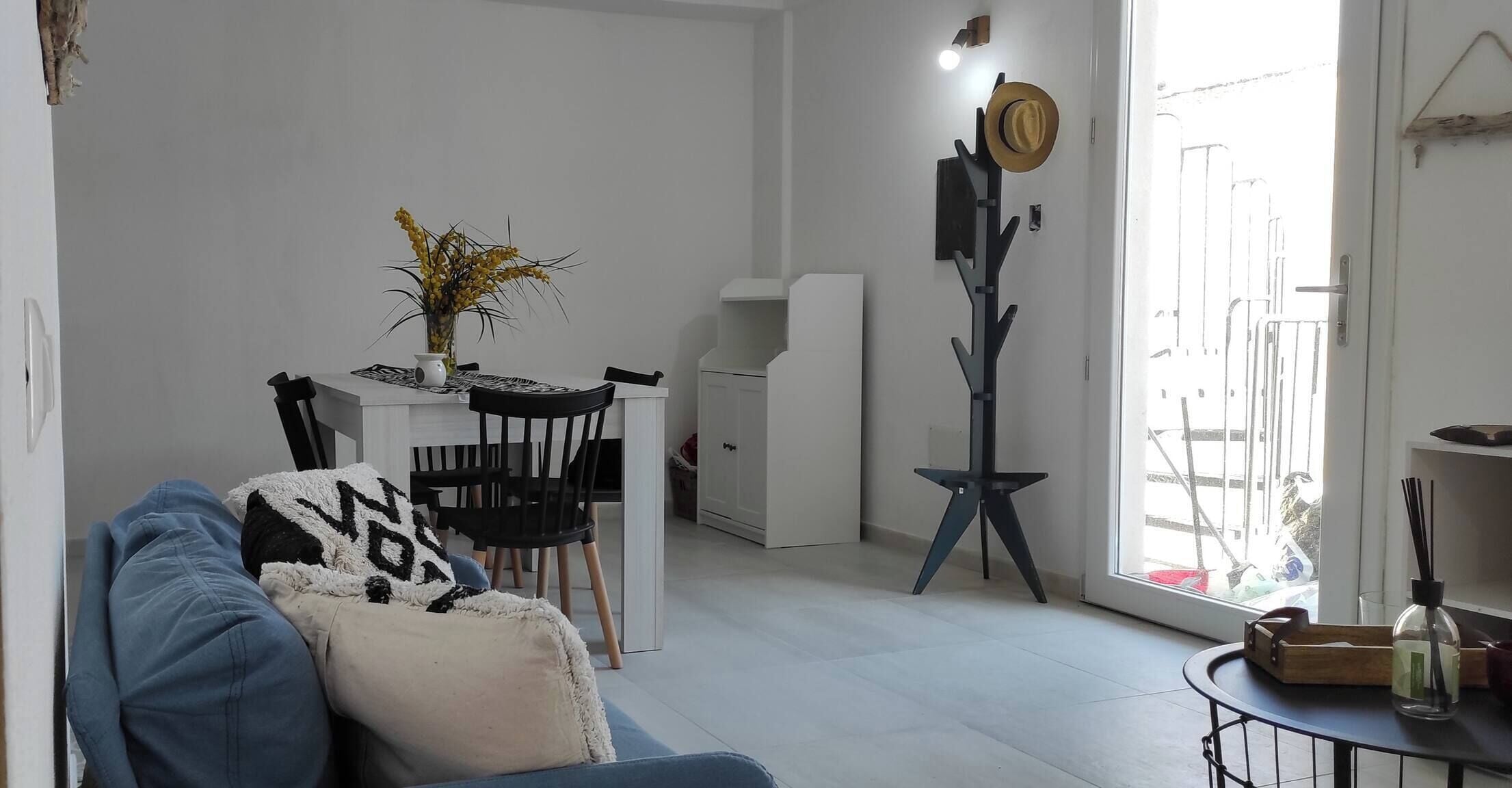 Apartment, 3 Bedrooms, Balcony | Living room