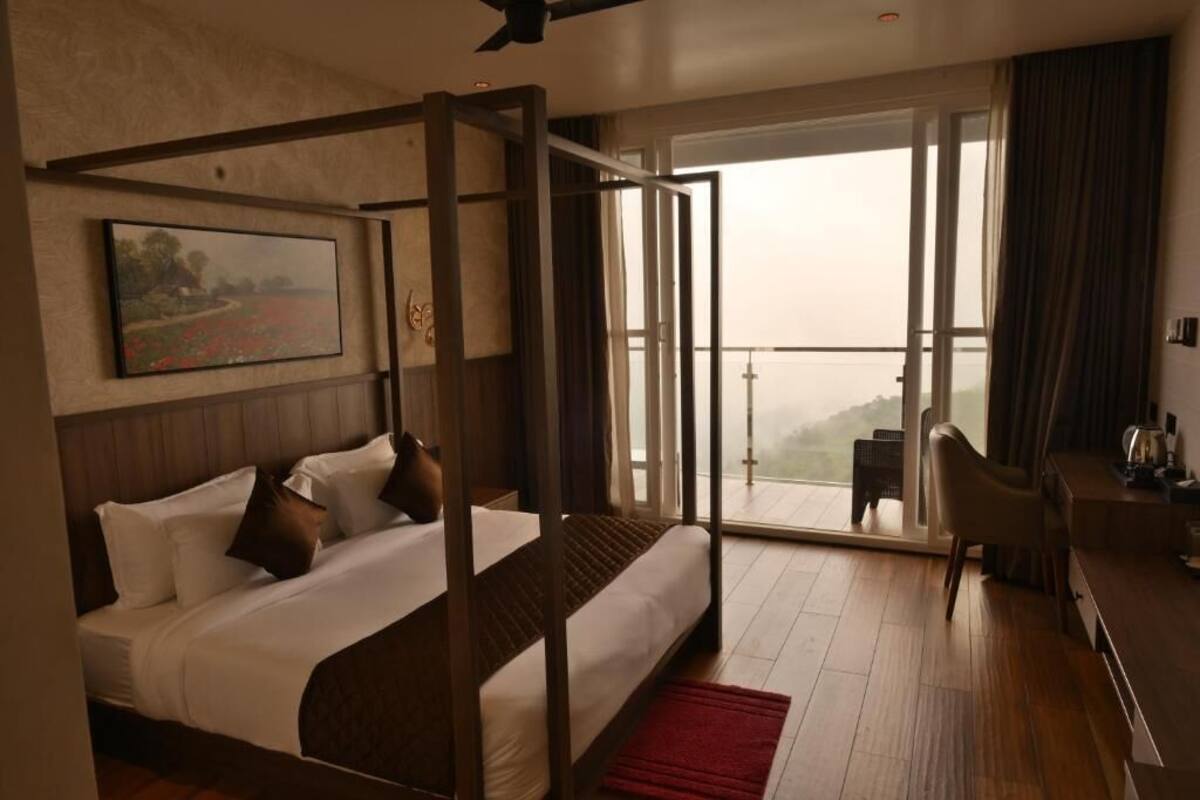 Premium Double Room, Balcony | In-room safe