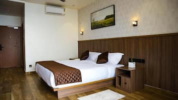 Double Room, Balcony | In-room safe