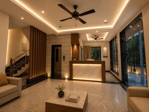 Lobby - Hotel Luxury Inn (Udaipur)