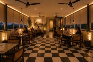 Dining - Hotel Luxury Inn (Udaipur)