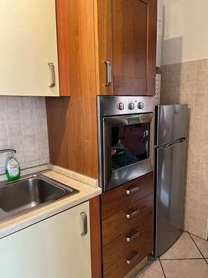 Private kitchen - La Casita del Lago is a detached house ideal for families or groups. (Lombardia)