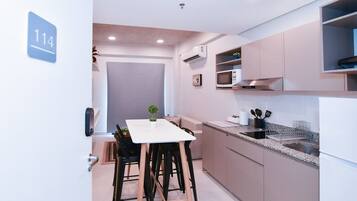 Apartment, City View | Private kitchen