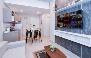 Apartment, Stadtblick | Wohnbereich
