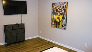 4 bedrooms, iron/ironing board, WiFi, bed sheets