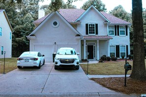 Exterior - Spacious 4-bedroom house in serene Atlanta perfect for families (Atlanta)