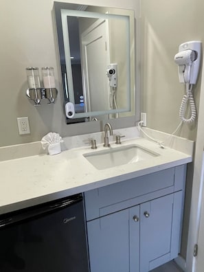 Bathroom - SGV+Disney+Rose Bowl•King Studio near DTLA (Alhambra)