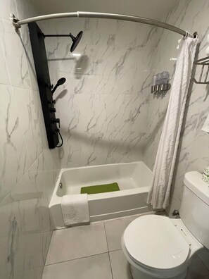 Hair dryer, towels, shampoo, toilet paper - SGV+Disney+Rose Bowl • Quadruple Rm near DTLA (Alhambra)