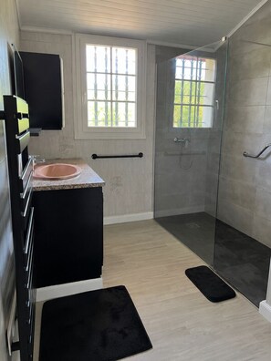 Shower, towels, toilet paper - Apartment just a stone's throw from Saint-Jean-de-Luz (Urrugne)