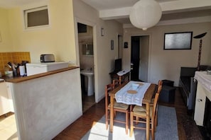 Interior - 🏡 Spacious townhouse with a garden – Sleeps up to 10 people. (Oloron-sainte-marie)
