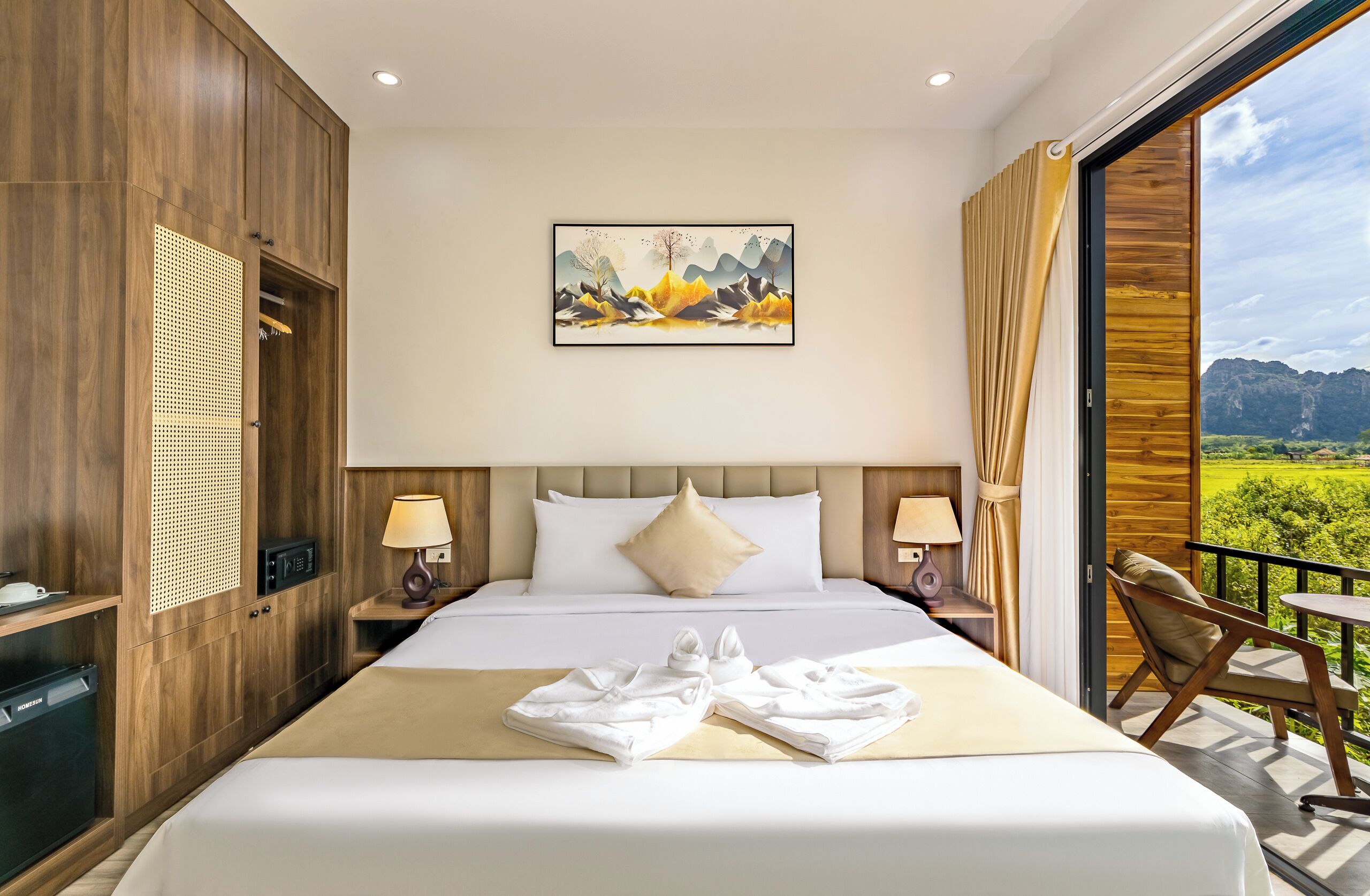 Deluxe Double Room, Balcony | Desk, laptop workspace, WiFi (free)