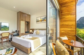 Desk, laptop workspace, free WiFi - Sunset Mountain View Resort  (Vang Vieng)